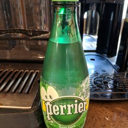 Chevron - Vegan green apple perrier sparkling natural mineral water