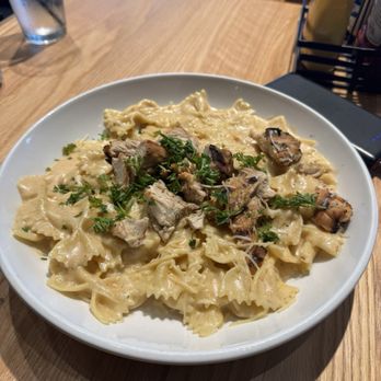Gordon Biersch - Chicken alfredo - Breweries Near Me - Atlanta, Georgia