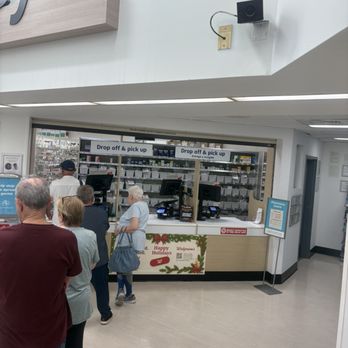 Walgreens - Saturday at noon with only one person at the register - Drugstores Near Me - Sunny Isles Beach, Florida Walgreens - Saturday at noon with only one person at the register - Drugstores Near Me - Sunny Isles Beach, Florida