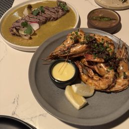 Carne en su jugo and camarones Al mojo de ajo Carne en su jugo and camarones Al mojo de ajo