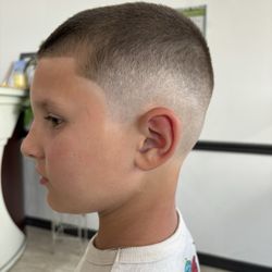 HeadLinerz Cuts & Shaves - Haircut fade barbershop