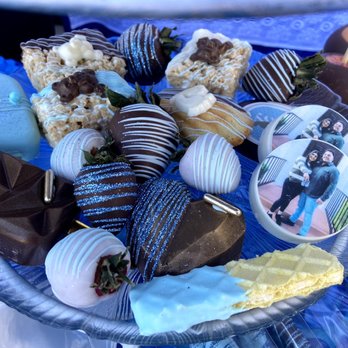 Veronica Vstreats - a plate of chocolate covered desserts - Desserts Near Me Veronica Vstreats - a plate of chocolate covered desserts - Desserts Near Me