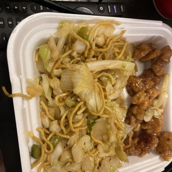 Panda Express - This is what's suppose to be chow mein but as you can see it's nothing but veggies - Chinese Near Me - Cibolo, Texas