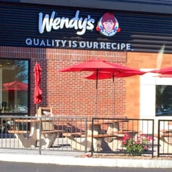 Wendy's - Outside seating
