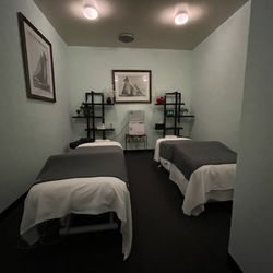 Comfort Day Spa Brea - Couples massage room