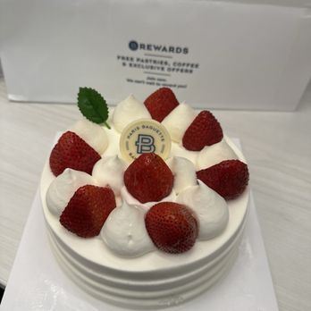 Paris Baguette - Mini Strawberry Soft Cream Cake - Coffee & Tea Near Me - New York, New York Paris Baguette - Mini Strawberry Soft Cream Cake - Coffee & Tea Near Me - New York, New York