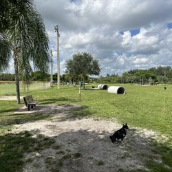 Vero Beach Dog Park - Larger park enclosure. 1+ acre maybe?