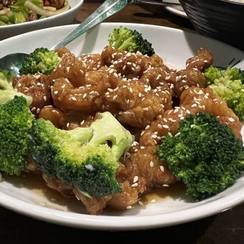 Corner 17 - Sesame Chicken - Chinese Near Me - Saint Louis, Missouri