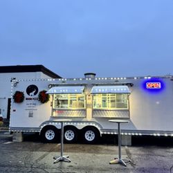 Moon Pizza - Moon Pizza food truck