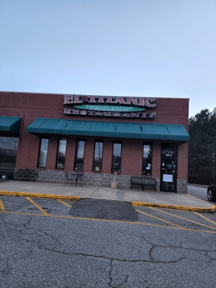EL Titanic Mexican &  catering Logo