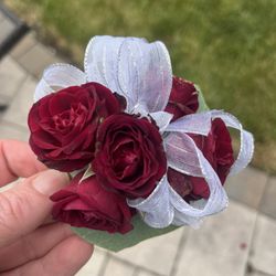 Black Eyed Susan's Florist - Corsage