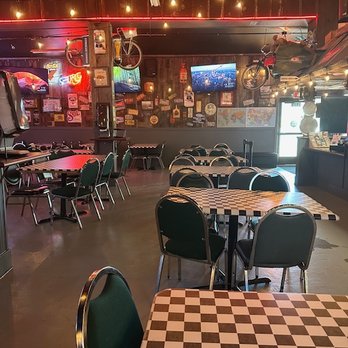 Turner Pizza & Taphouse - Main dining room - Pizza Near Me - Turner, Oregon Turner Pizza & Taphouse - Main dining room - Pizza Near Me - Turner, Oregon