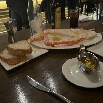 Opus Steakhouse  - King crab legs appetizer - Wine Bars Near Me - Jericho, New York