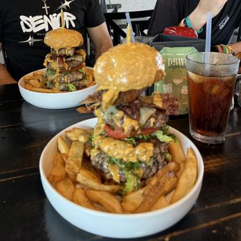 Da Burger Wing Hub & Bar - Giant burgers - Burgers Near Me - Kapolei, Hawaii