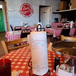 Zack's Pizza & Bbq - Teeny tiny - Seats 26 folks