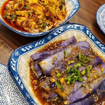 DH Noodles - Mouth watering chicken and garlic eggplant appetizers - Chinese Near Me - Queens, New York