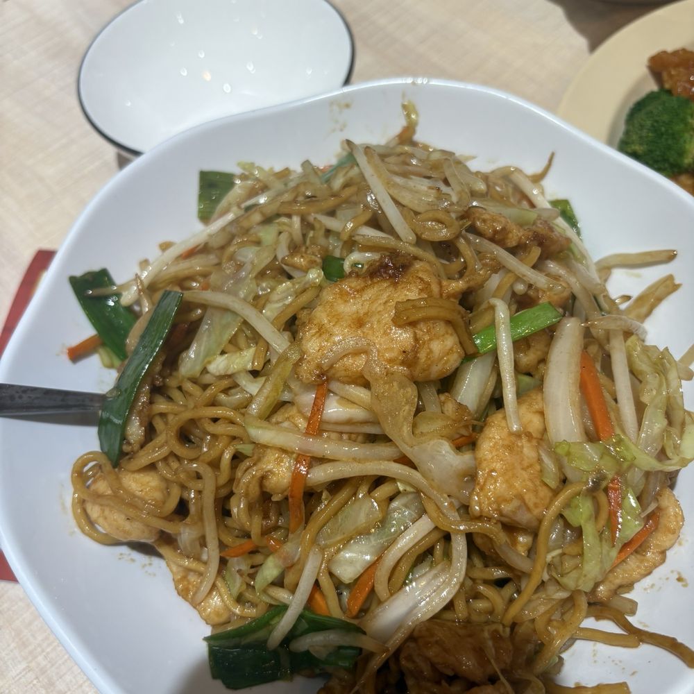Chicken chow mein Chicken chow mein