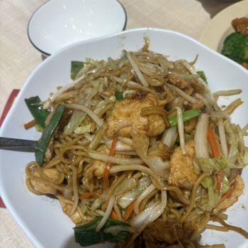 Red Chilli House - Chicken chow mein - Szechuan Near Me - Rancho Cucamonga, California