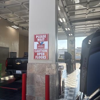 Valvoline Instant Oil Change - Oil Change Stations Near Me - Pasadena, California Valvoline Instant Oil Change - Oil Change Stations Near Me - Pasadena, California
