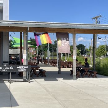 Captain Jack's Roadside Shack - the outside seating area - Seafood Near Me - Easthampton, Massachusetts