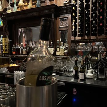 The Gryphon - Bar area - New American Near Me - Burlington, Vermont