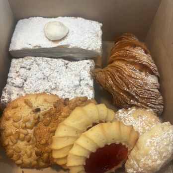 Baked by Chelle - Bakeries Near Me - Melbourne, Florida