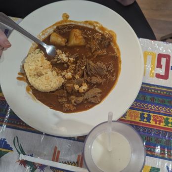 El Quetzal - Hilachas - Latin American Near Me - Chicago, Illinois