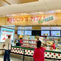 Reggio's Pizza Express - O'Hare Airport - Storefront