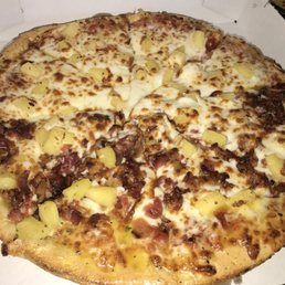 Pineapple and bacon with garlic butter crust YUUUUM Pineapple and bacon with garlic butter crust YUUUUM