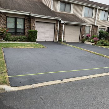 Blacktop Unlimited - Resealed driveway - Masonry/Concrete Near Me - Wantagh, New York Blacktop Unlimited - Resealed driveway - Masonry/Concrete Near Me - Wantagh, New York