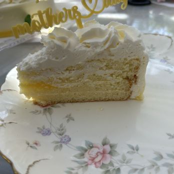 Paris Baguette - You can see that the lemon piping does not extend on the entire cake. - Coffee & Tea Near Me - San Jose, California Paris Baguette - You can see that the lemon piping does not extend on the entire cake. - Coffee & Tea Near Me - San Jose, California
