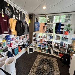 Pikes Bay Marina - Sundry store at the clubhouse