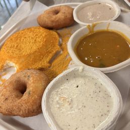 Podi idly and Wada Podi idly and Wada