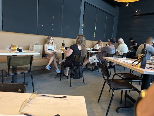 Darfons Restaurant + Bar by null