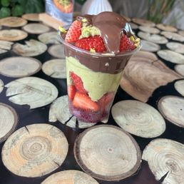 Dubai chocolate with strawberries Dubai chocolate with strawberries