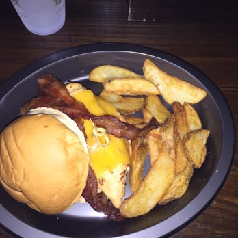 Leaky Cauldron™ - Chicken sandwich - British Near Me - Orlando, Florida Leaky Cauldron™ - Chicken sandwich - British Near Me - Orlando, Florida