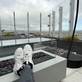 Maple Leaf Lounge - Patio - Airport Lounges Near Me - Millbrae, California Maple Leaf Lounge - Patio - Airport Lounges Near Me - Millbrae, California