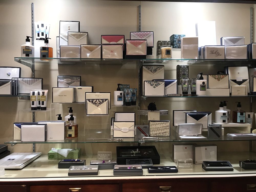 HANDS JEWELERS 18 Photos & 18 Reviews 109 E Washington St, Iowa