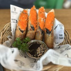 Dok Khao - Crispy Salmon Roll