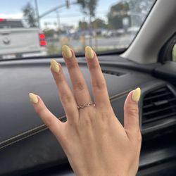 Relax Nail - Butter yellow almond cut manicure