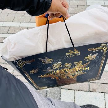 Louis Vuitton Chicago Oakbrook Center - Leather Goods Near Me - Oak Brook, Illinois Louis Vuitton Chicago Oakbrook Center - Leather Goods Near Me - Oak Brook, Illinois