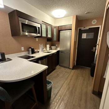 Residence Inn By Marriott- Downtown - Queen-bed suite: kitchen - Hotels Near Me - Vancouver, British Columbia Residence Inn By Marriott- Downtown - Queen-bed suite: kitchen - Hotels Near Me - Vancouver, British Columbia
