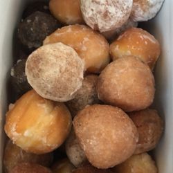 Dunkin' - 25 count munchkins