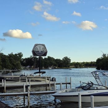 Broken Oar - American Near Me - Port Barrington, Illinois