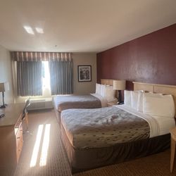 Clackamas Inn