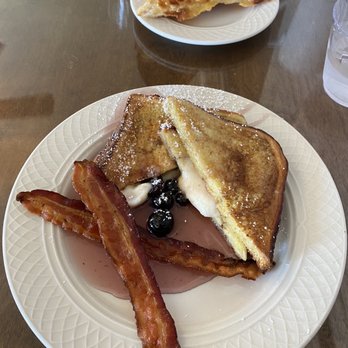 First Colony Inn - Breakfast - Hotels Near Me - Nags Head, North Carolina