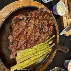 Abe's Ribeye Barn - 10 oz ribeye with asparagus