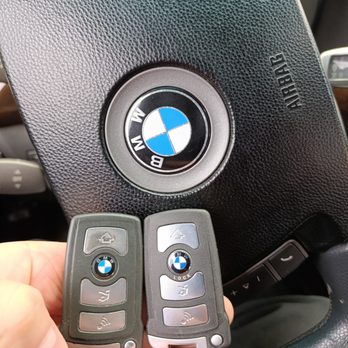 Mobile Auto Locksmith - preparation, programming, key cutting - Keys & Locksmiths Near Me - Los Angeles, California