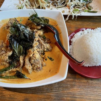 The Saap Avenue - Yellow curry - Laotian Near Me - Oakland, California