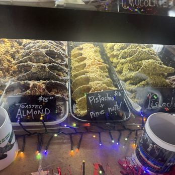 Philly Cannoli King - Pistachio nuts all the way around - Bakeries Near Me - Philadelphia, Pennsylvania Philly Cannoli King - Pistachio nuts all the way around - Bakeries Near Me - Philadelphia, Pennsylvania
